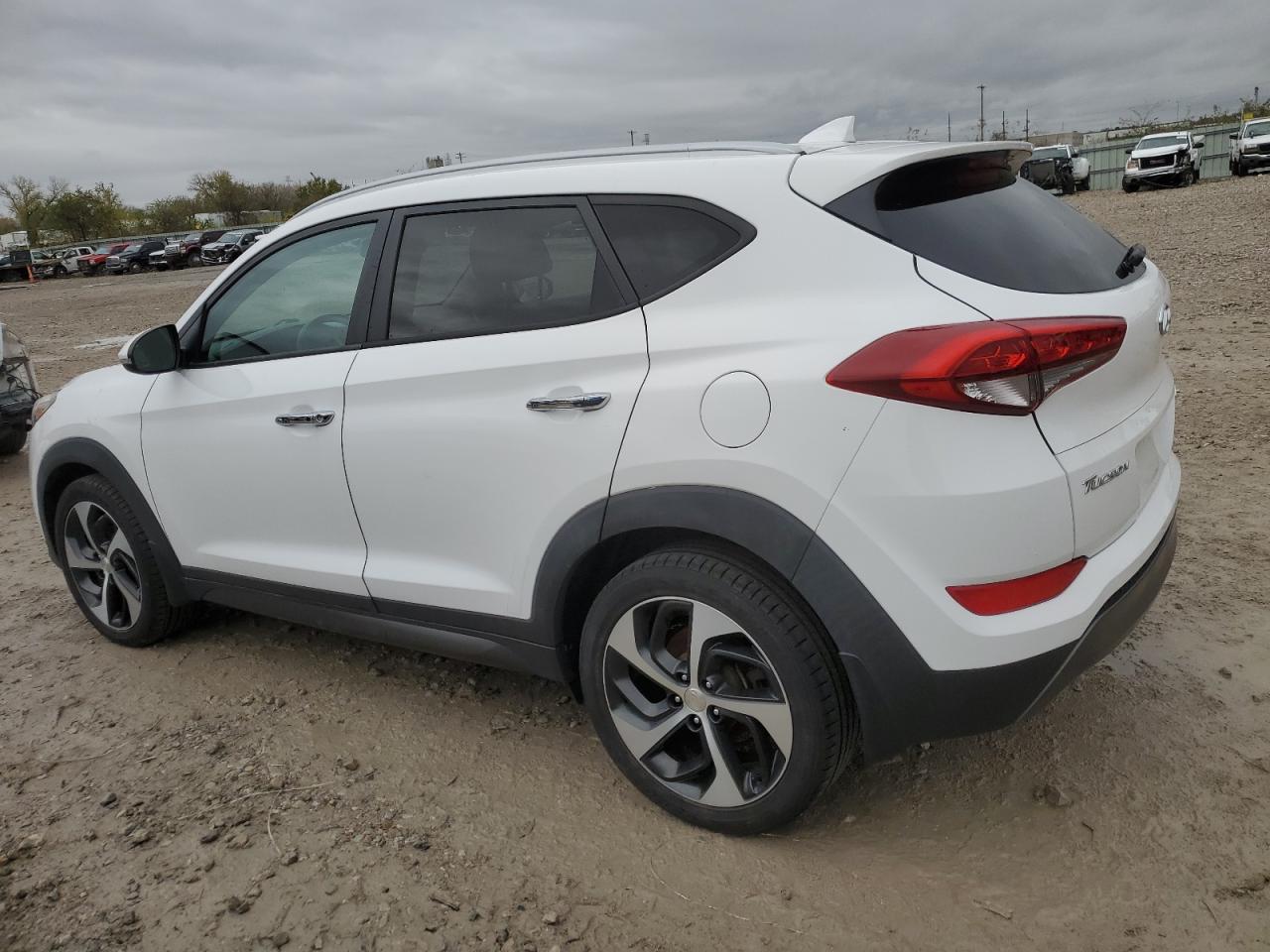 2016 Hyundai Tucson - Image 2