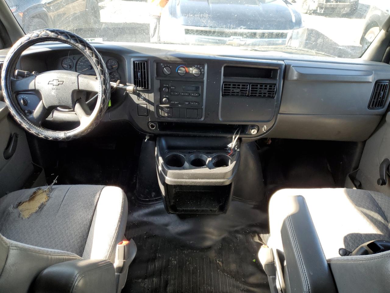 2006 Chevrolet Express - Image 8
