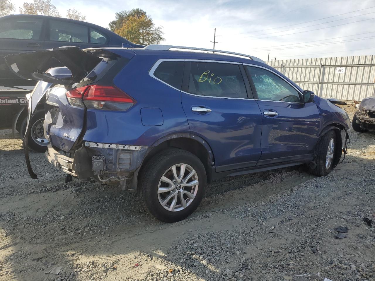 2017 Nissan Rogue - Image 3