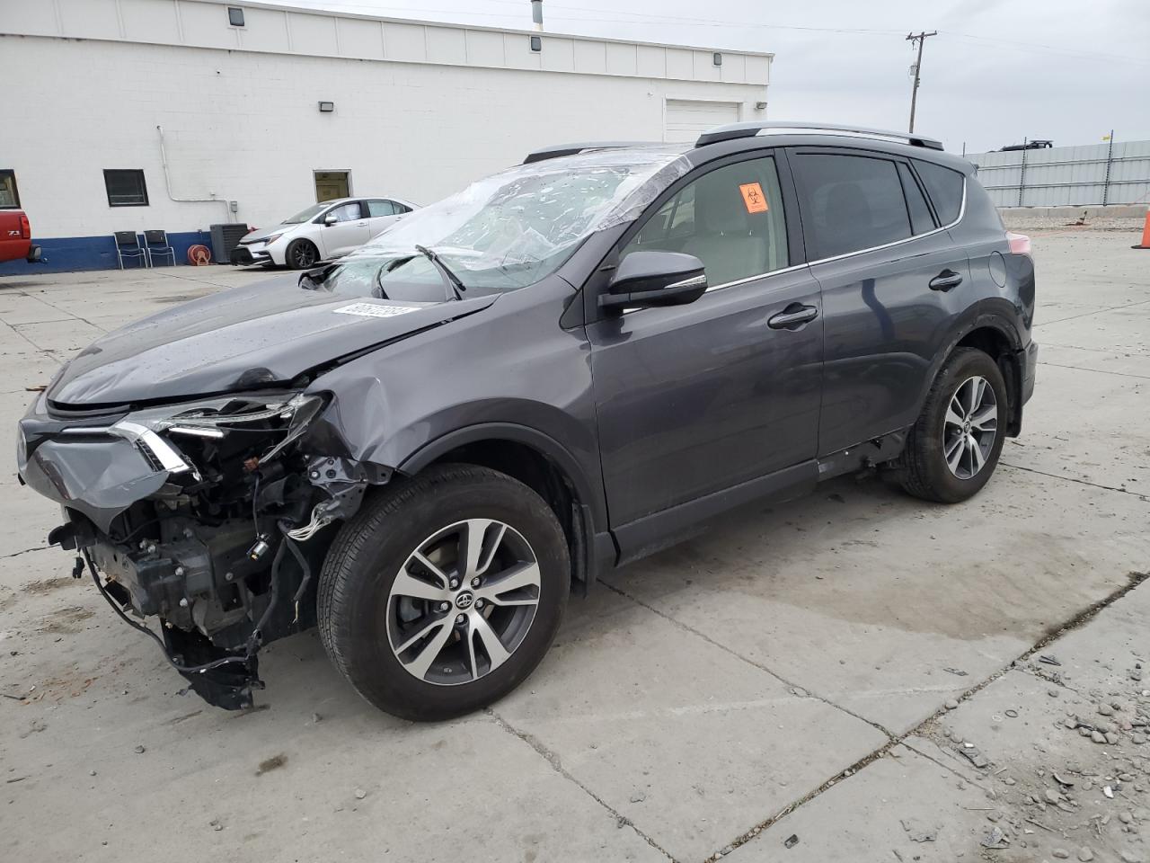 VIN JTMRFREVXHJ124846 2017 TOYOTA RAV4 no.1