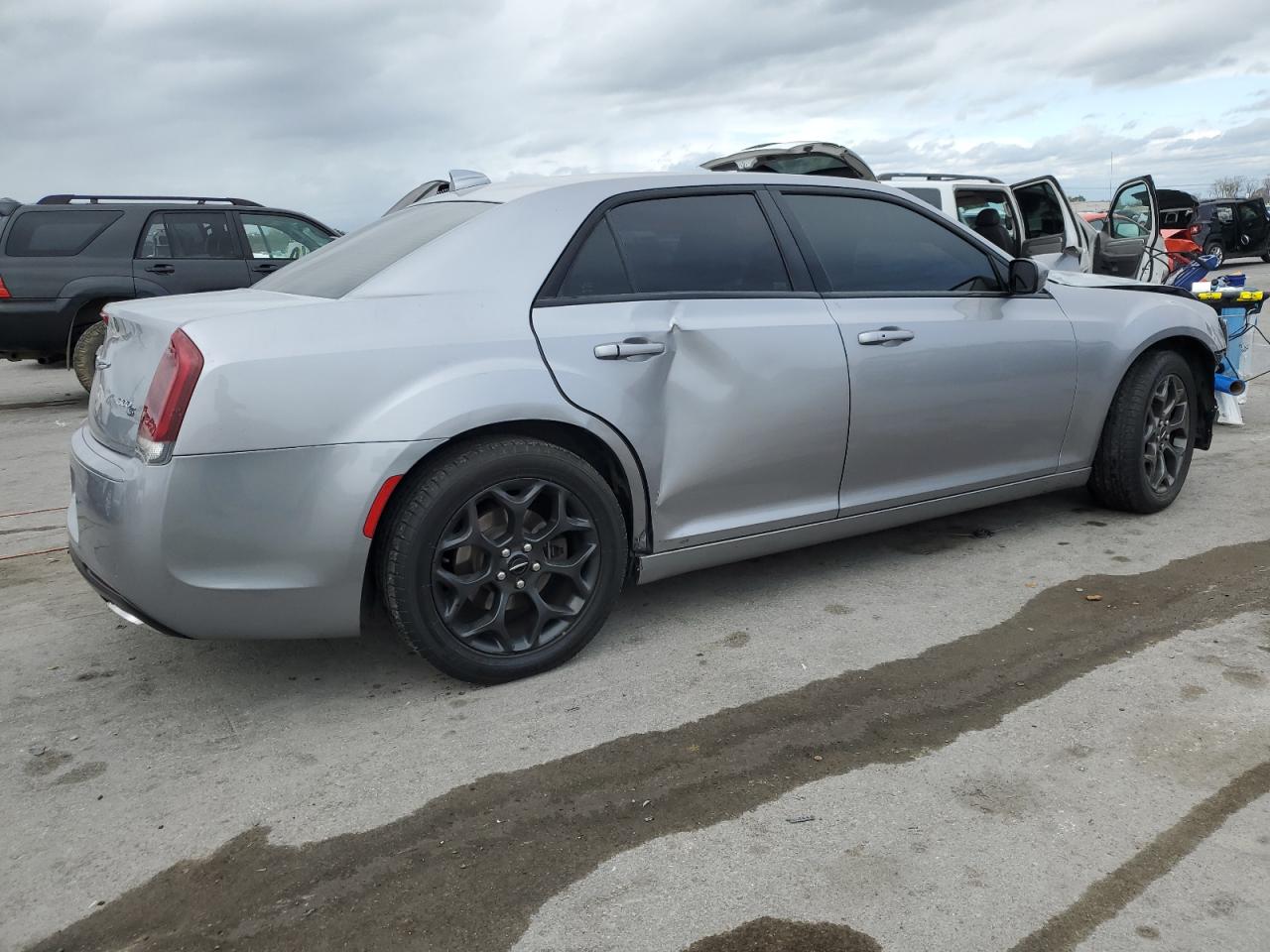 2018 Chrysler 300 - Image 3
