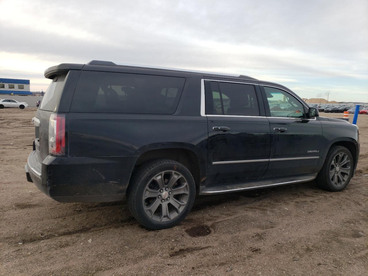 2016 GMC Yukon - Image 3