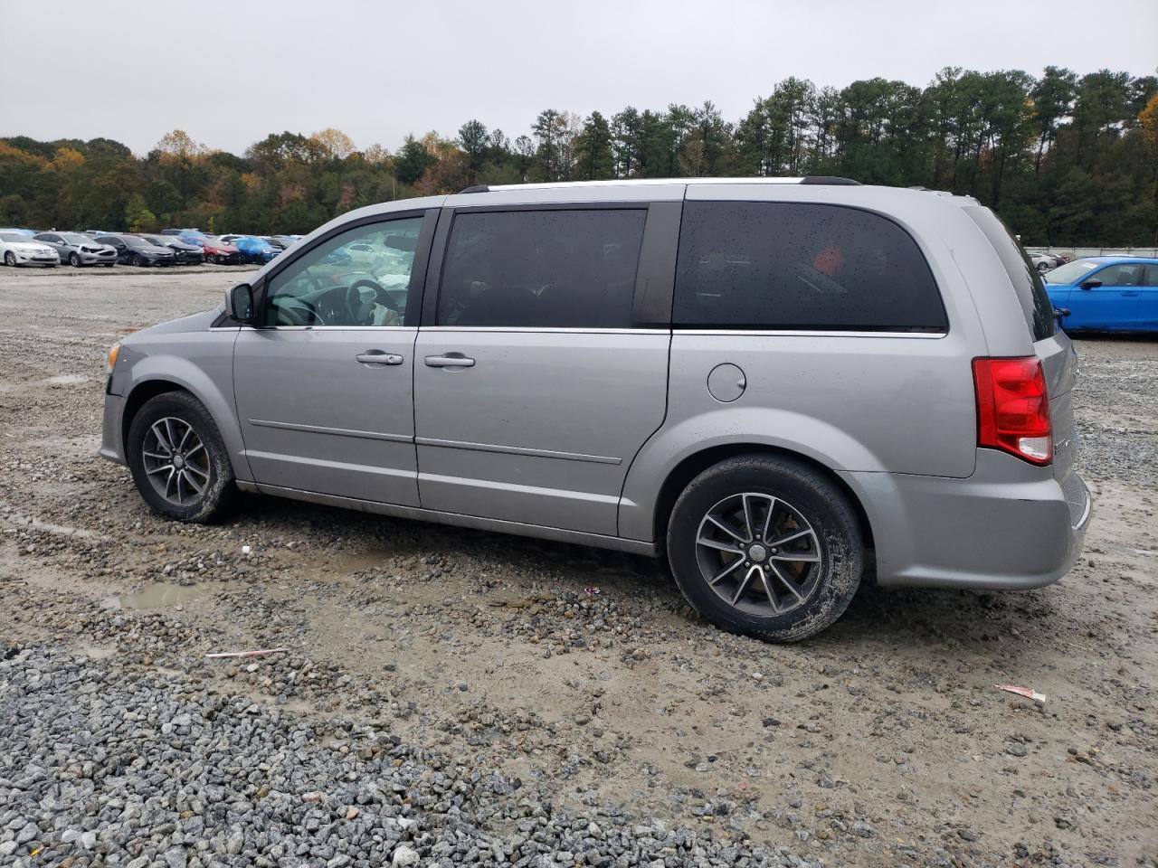 2017 Dodge Caravan - Image 2