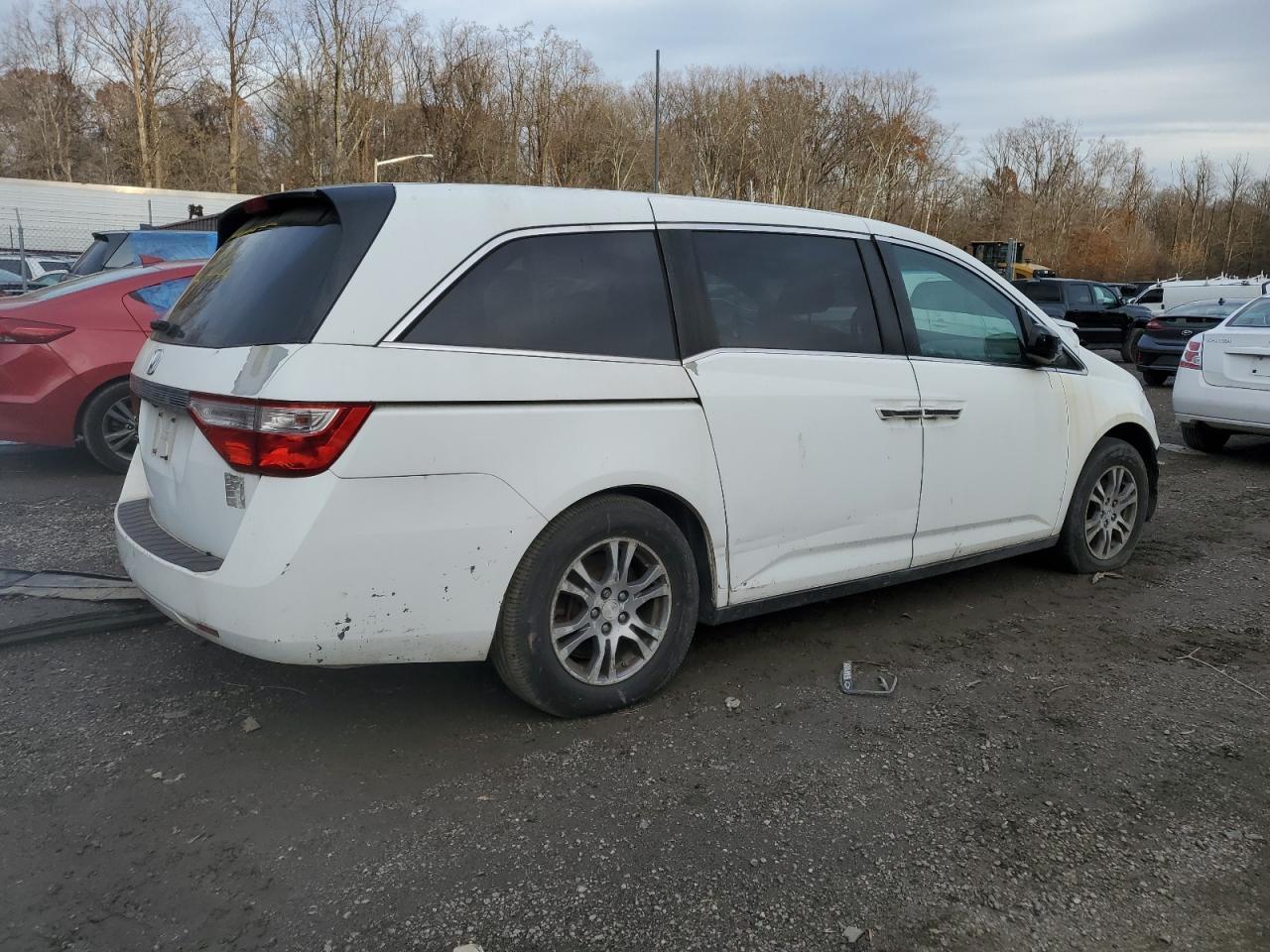 2011 Honda Odyssey - Image 3