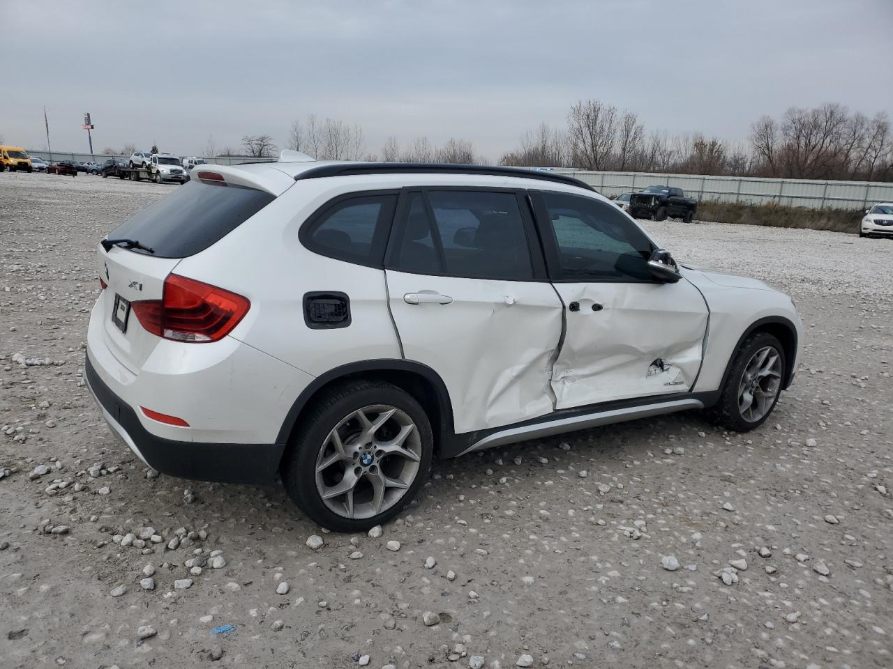 VIN WBAVM1C52DVW45973 2013 BMW X1 no.3