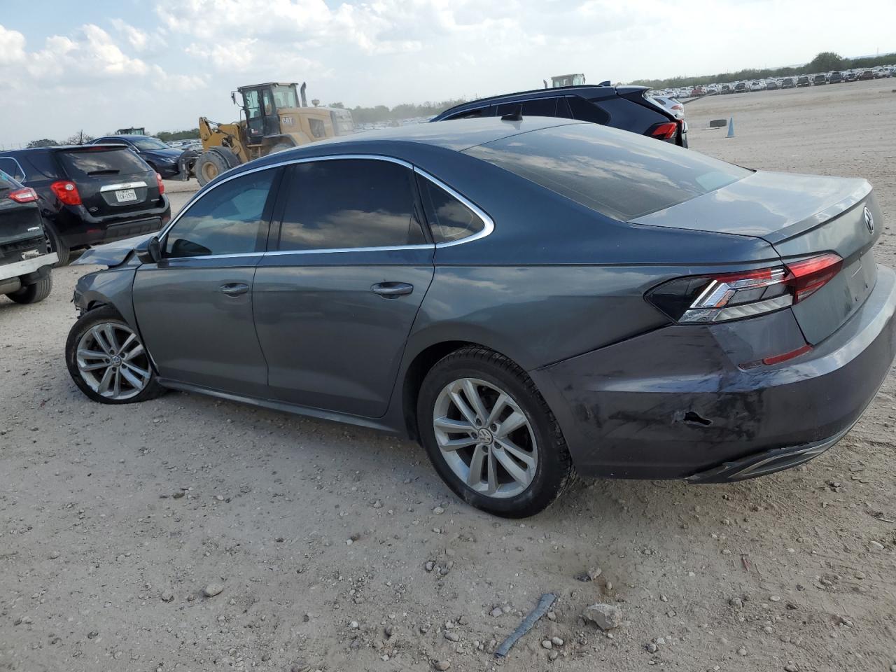 2020 Volkswagen Passat - Image 2