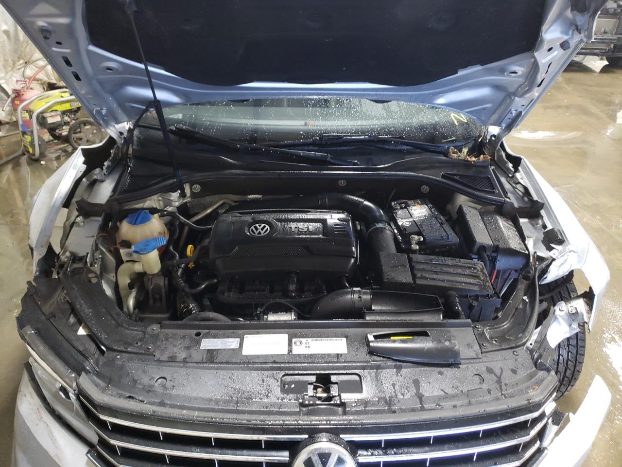 2017 Volkswagen Passat - Image 11