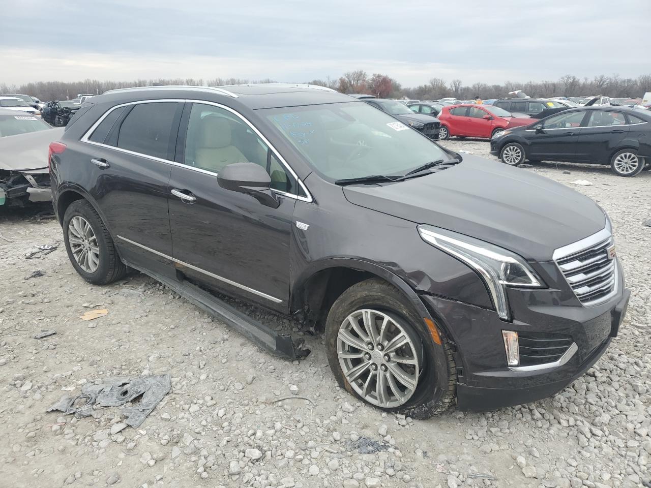 VIN 1GYKNCRS5KZ139601 2019 CADILLAC XT5 no.4