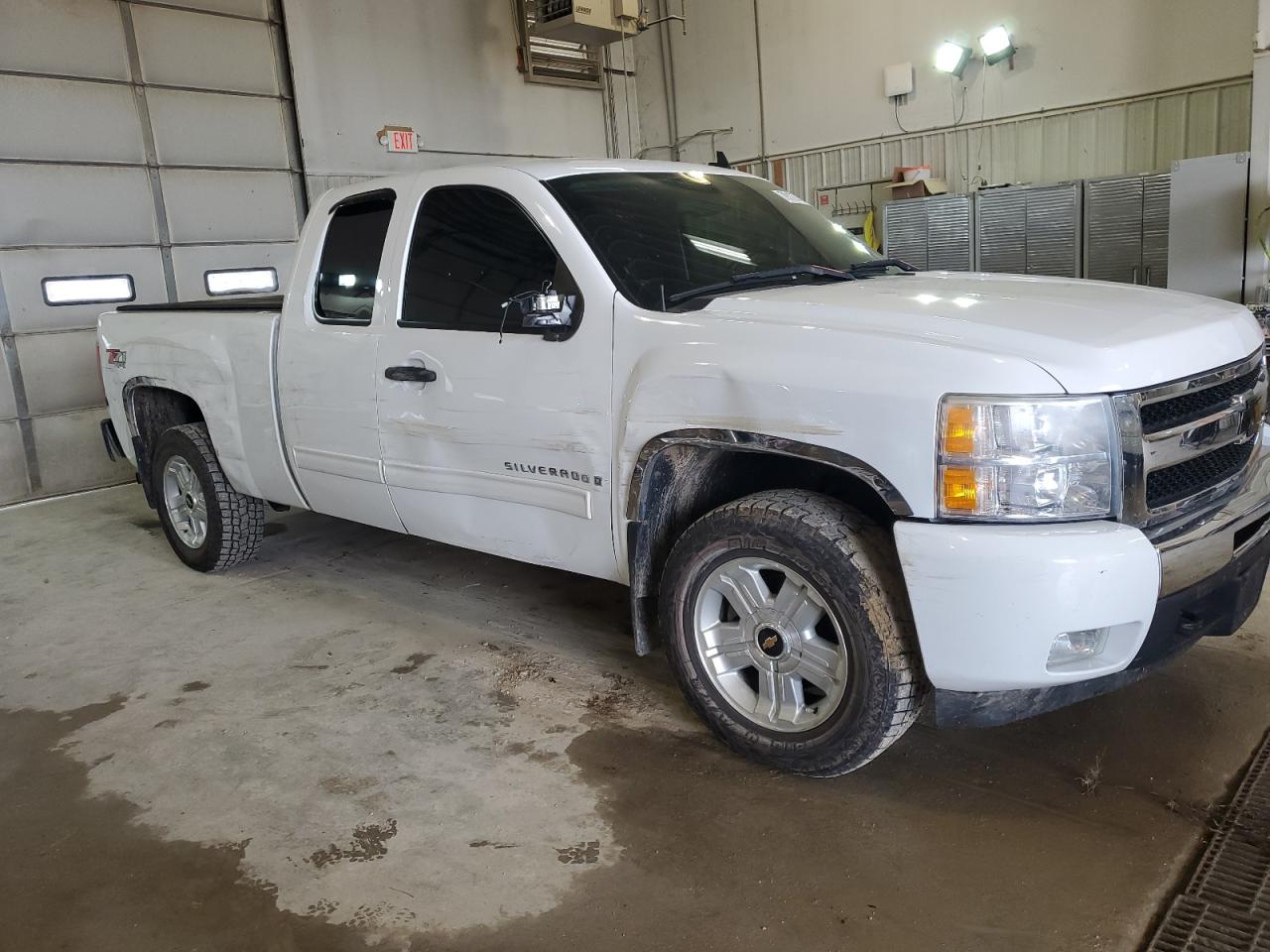 2009 Chevrolet Silverado - Image 4