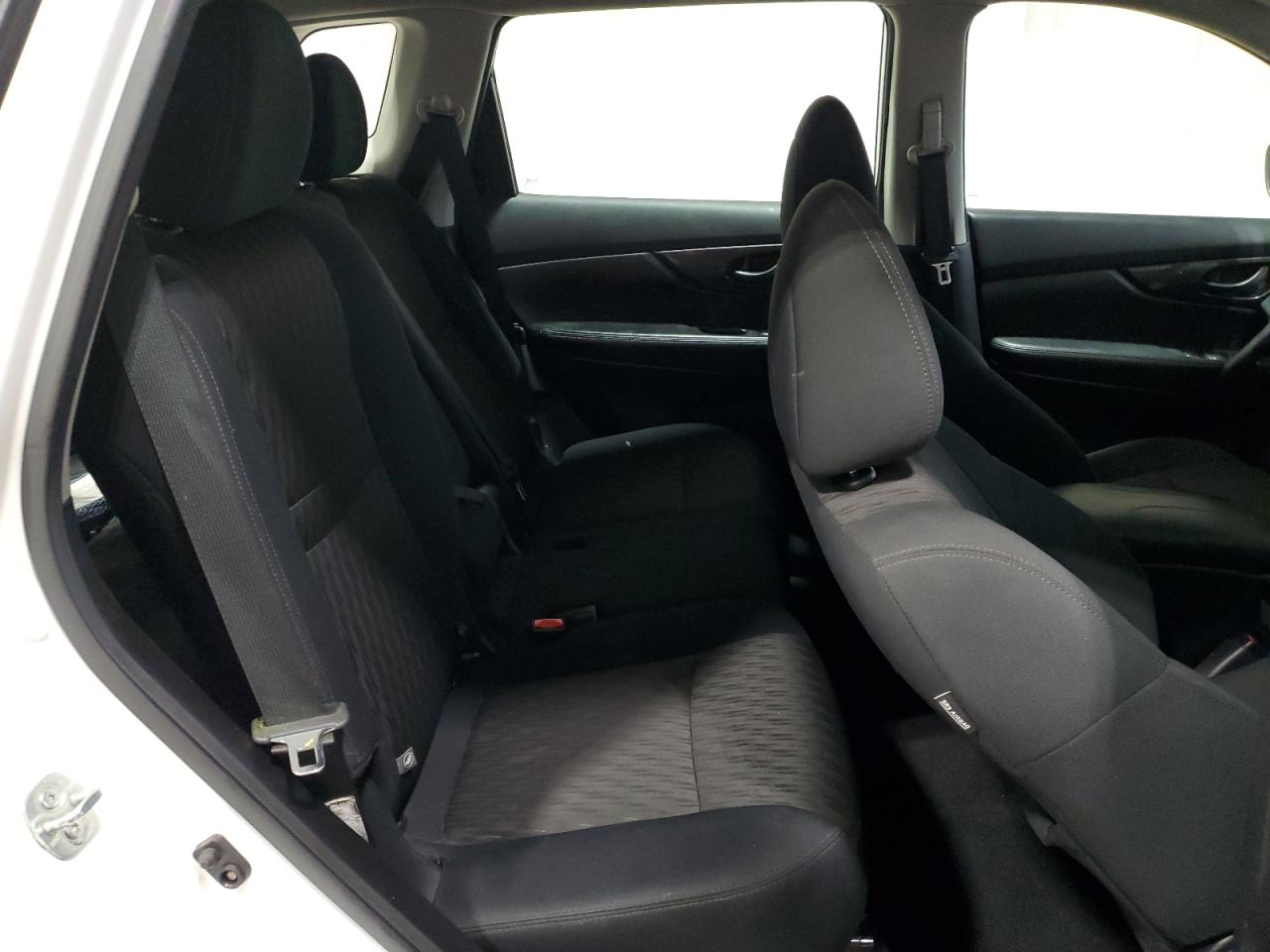 2020 Nissan Rogue - Image 11