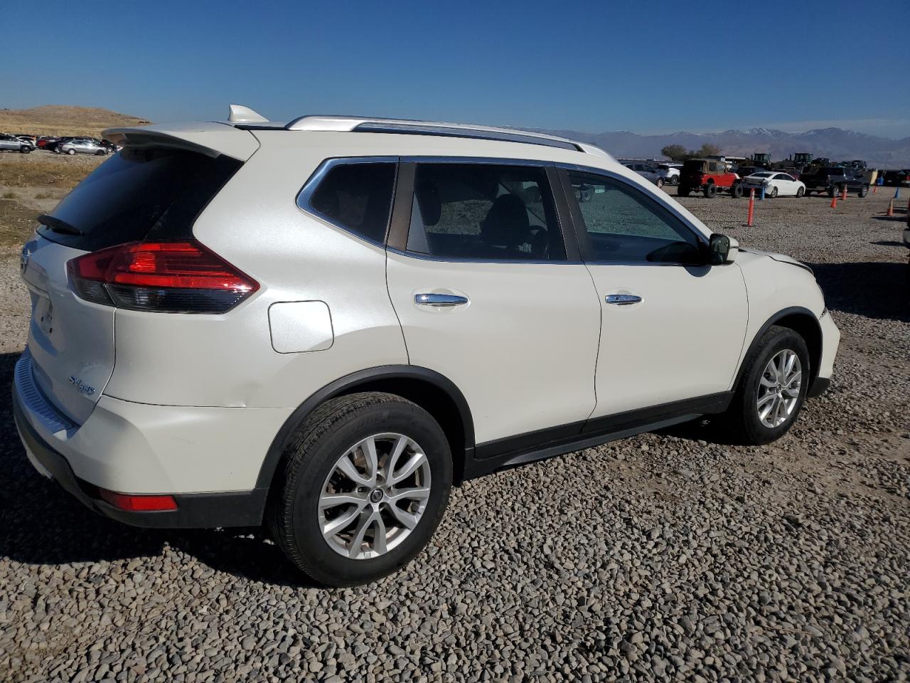 2017 Nissan Rogue - Image 3