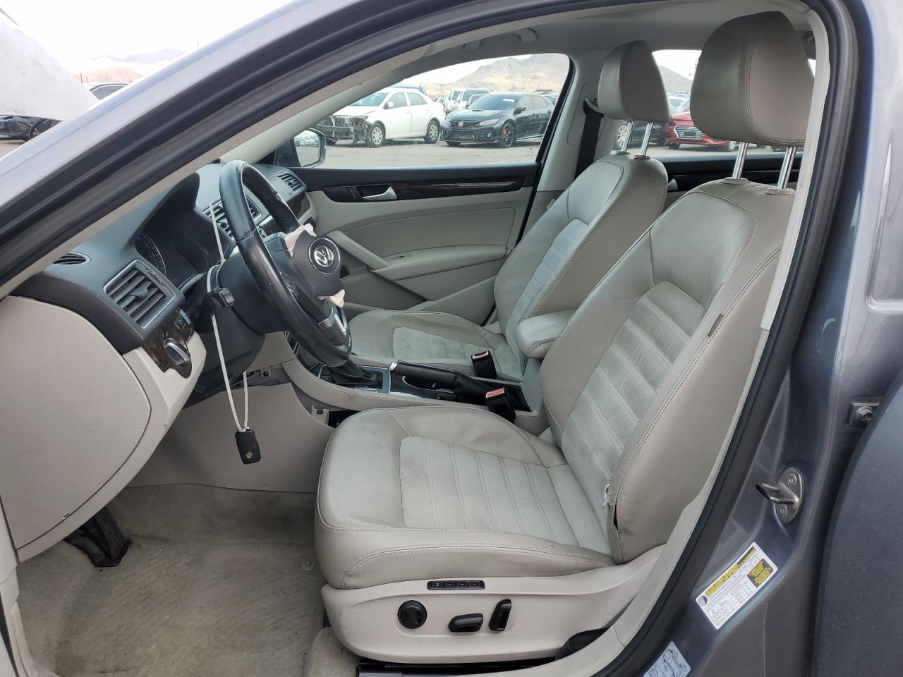 2014 Volkswagen Passat - Image 7