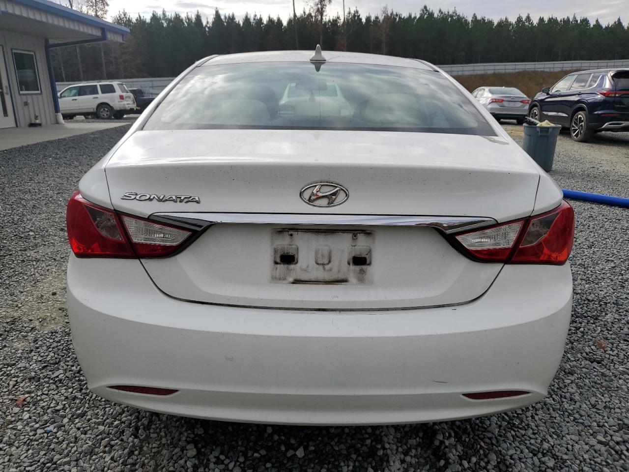 2011 Hyundai Sonata - Image 6