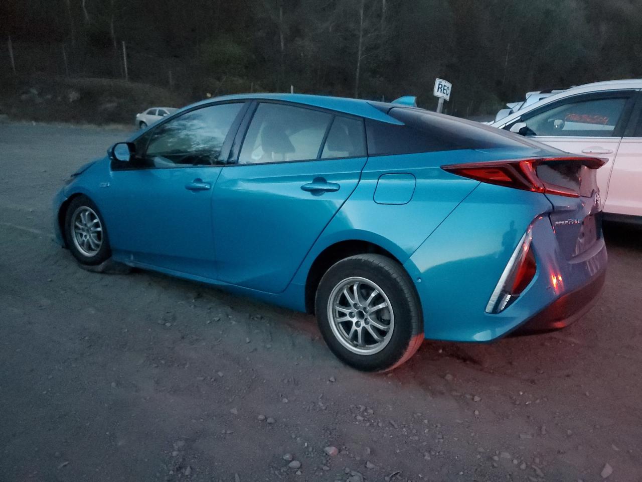 VIN JTDKARFP4J3102142 2018 TOYOTA PRIUS no.2