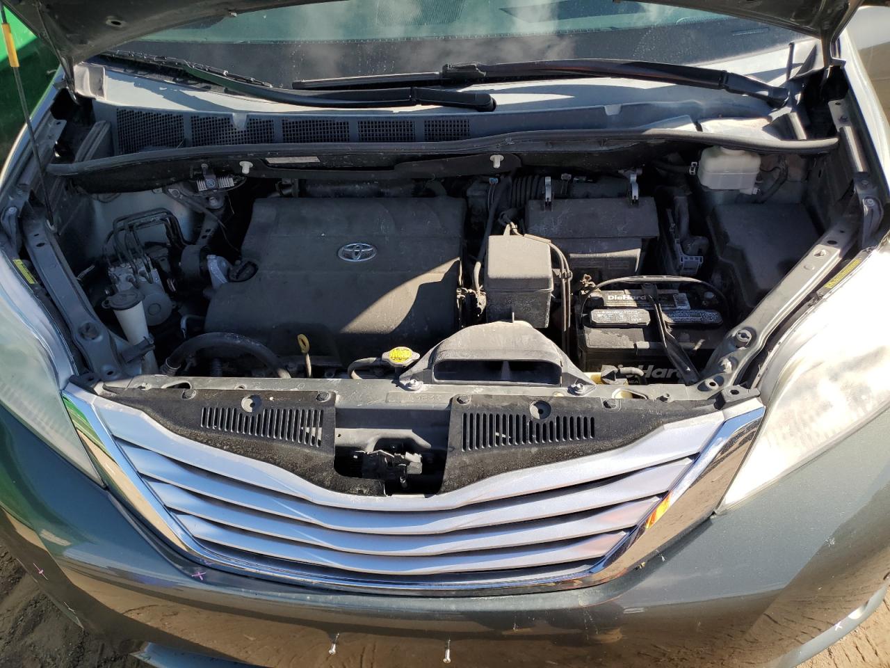 2013 Toyota Sienna - Image 12