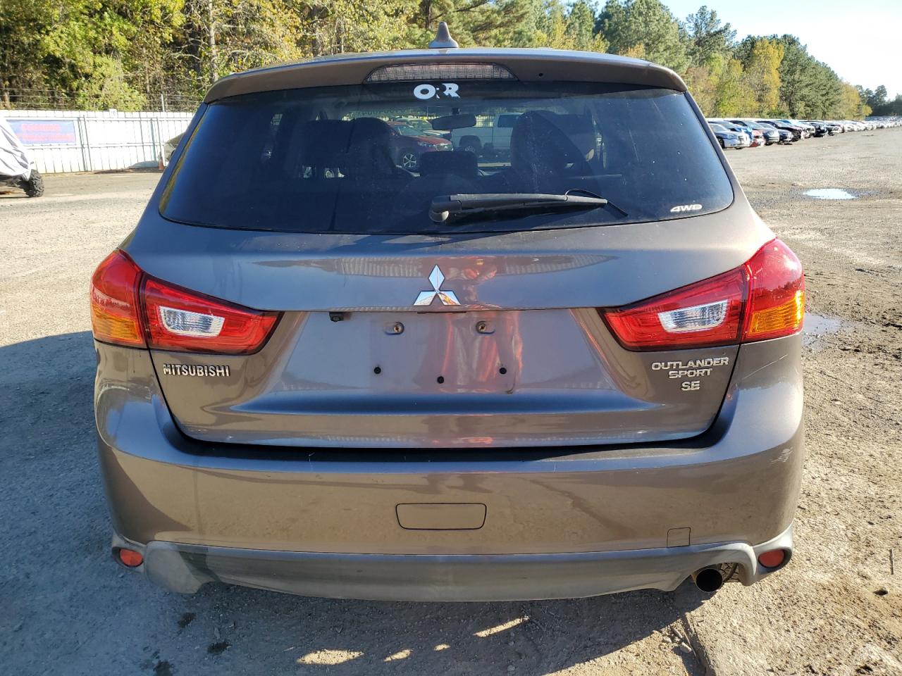 2017 Mitsubishi Outlander - Image 6