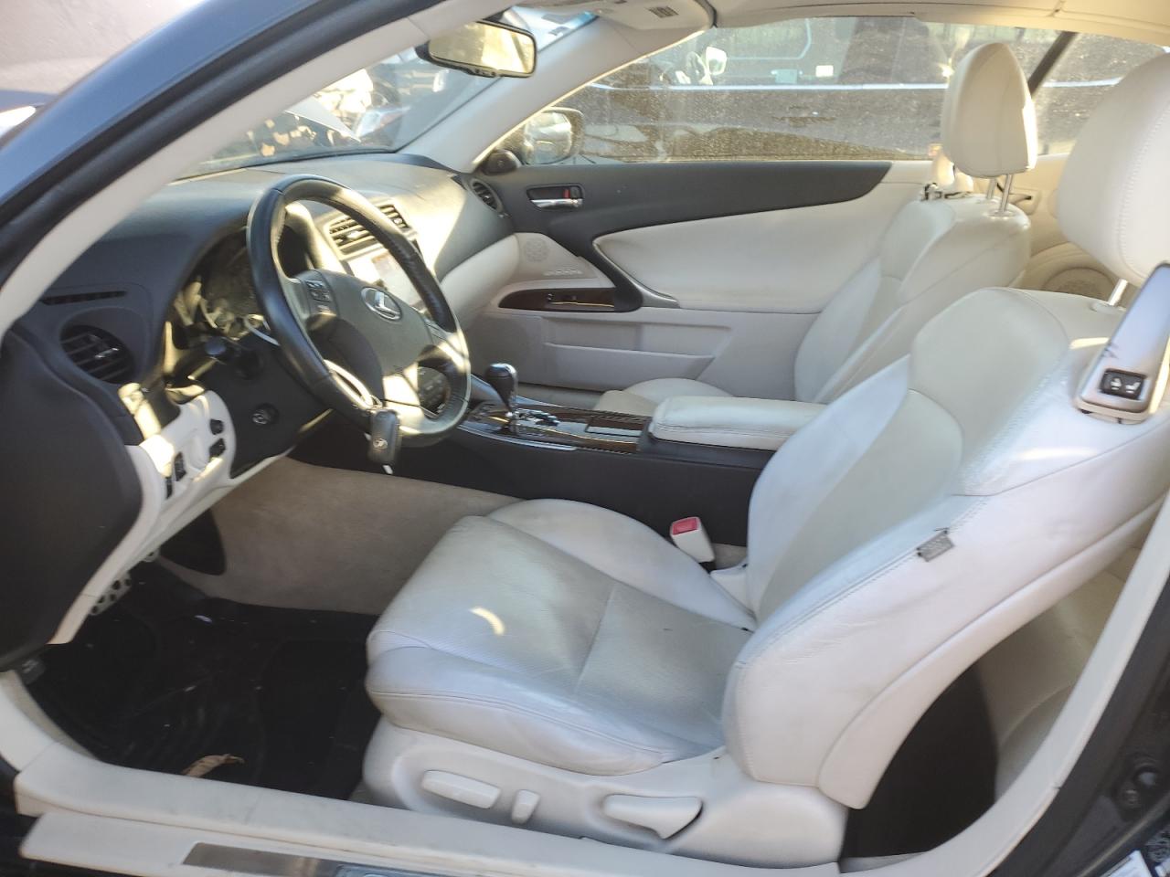 2010 Lexus IS - Image 7