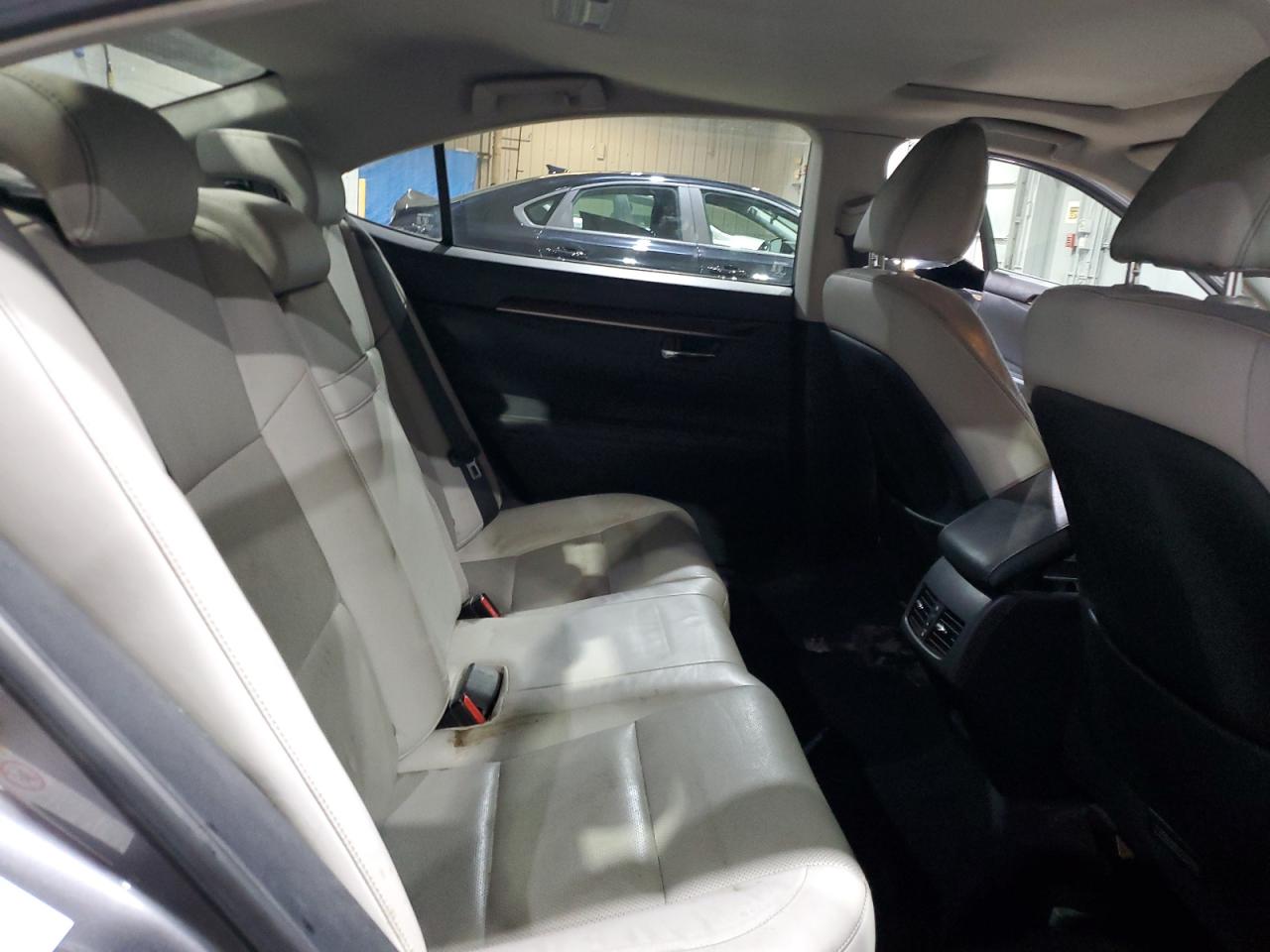 2015 Lexus ES - Image 10