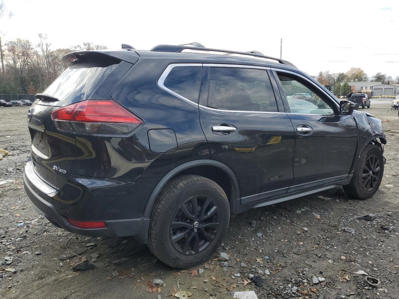 2017 Nissan Rogue - Image 3