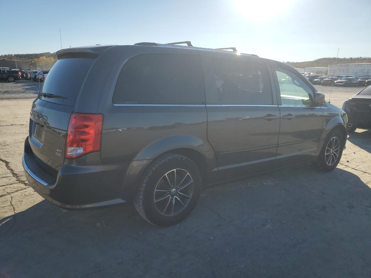 2017 Dodge Caravan - Image 3