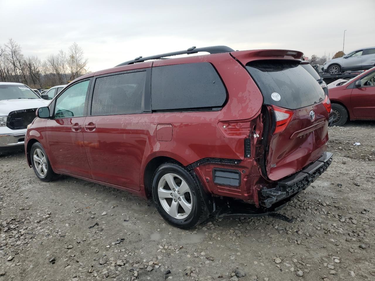 2015 Toyota Sienna - Image 2