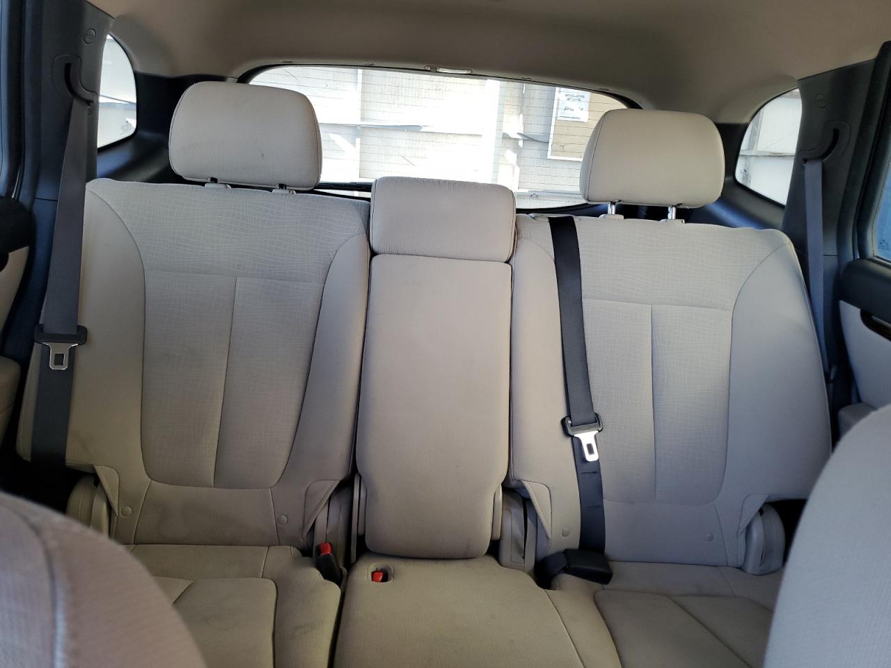 2010 Hyundai Santa Fe - Image 10