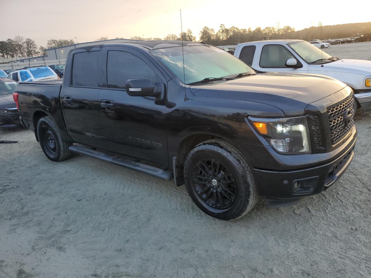 2018 Nissan Titan - Image 4