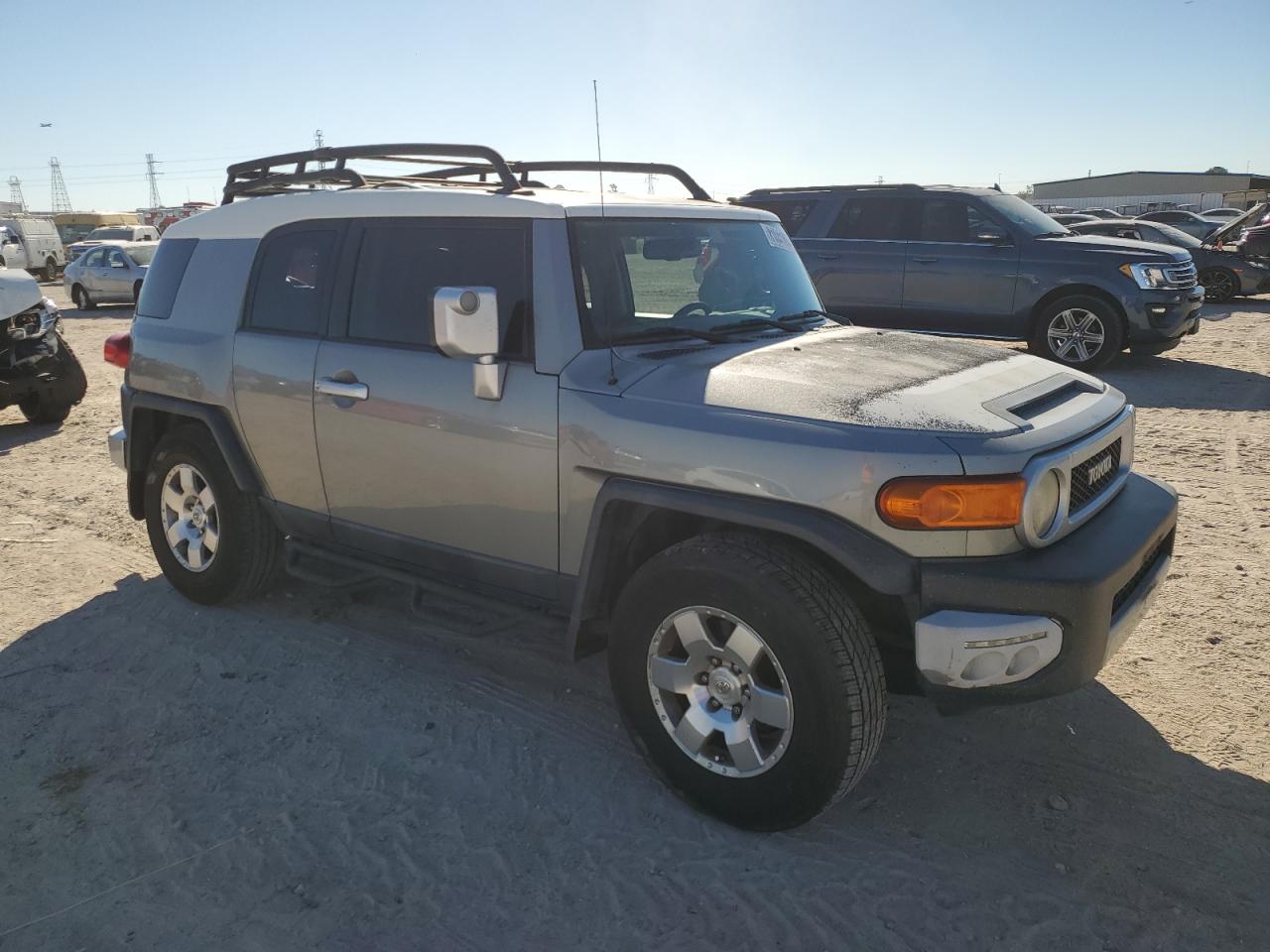 2010 Toyota FJ Cruiser - Image 4