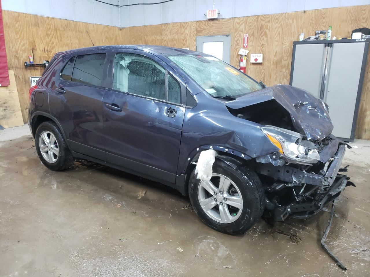 VIN 3GNCJKSB8KL222707 2019 CHEVROLET TRAX no.4