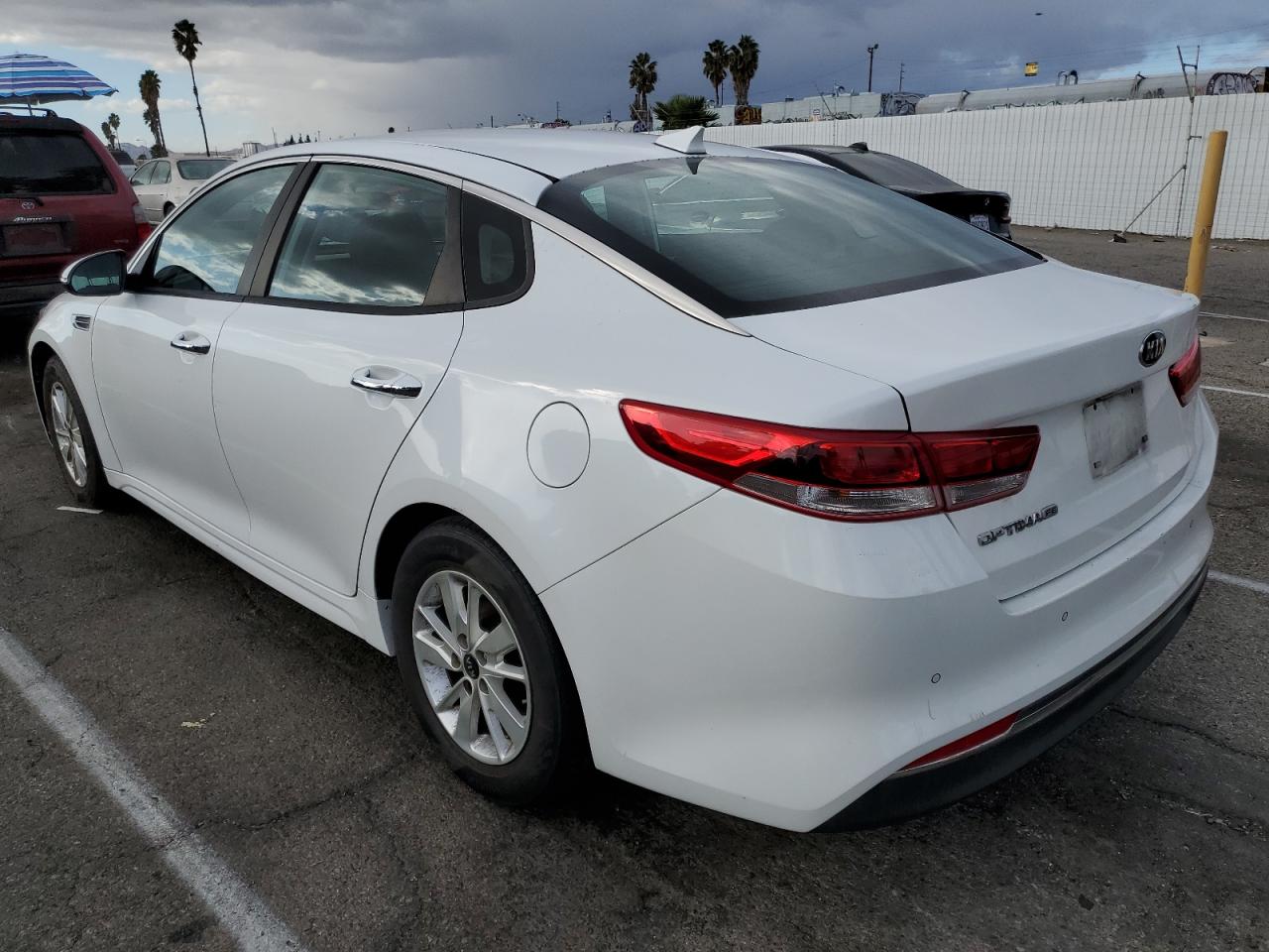 VIN 5XXGT4L34JG239893 2018 KIA OPTIMA no.2