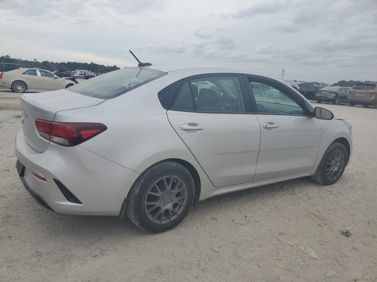 2022 Kia Rio - Image 3