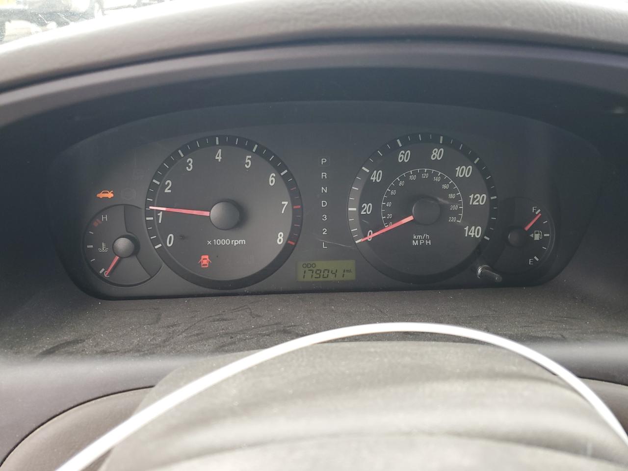 2004 Hyundai Elantra - Image 9