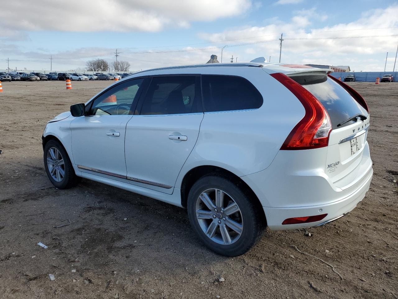 2016 Volvo XC60 - Image 2