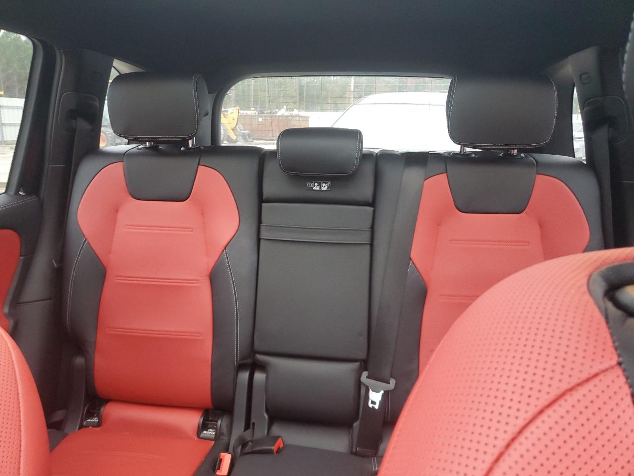 2023 Mercedes-Benz GLB - Image 10