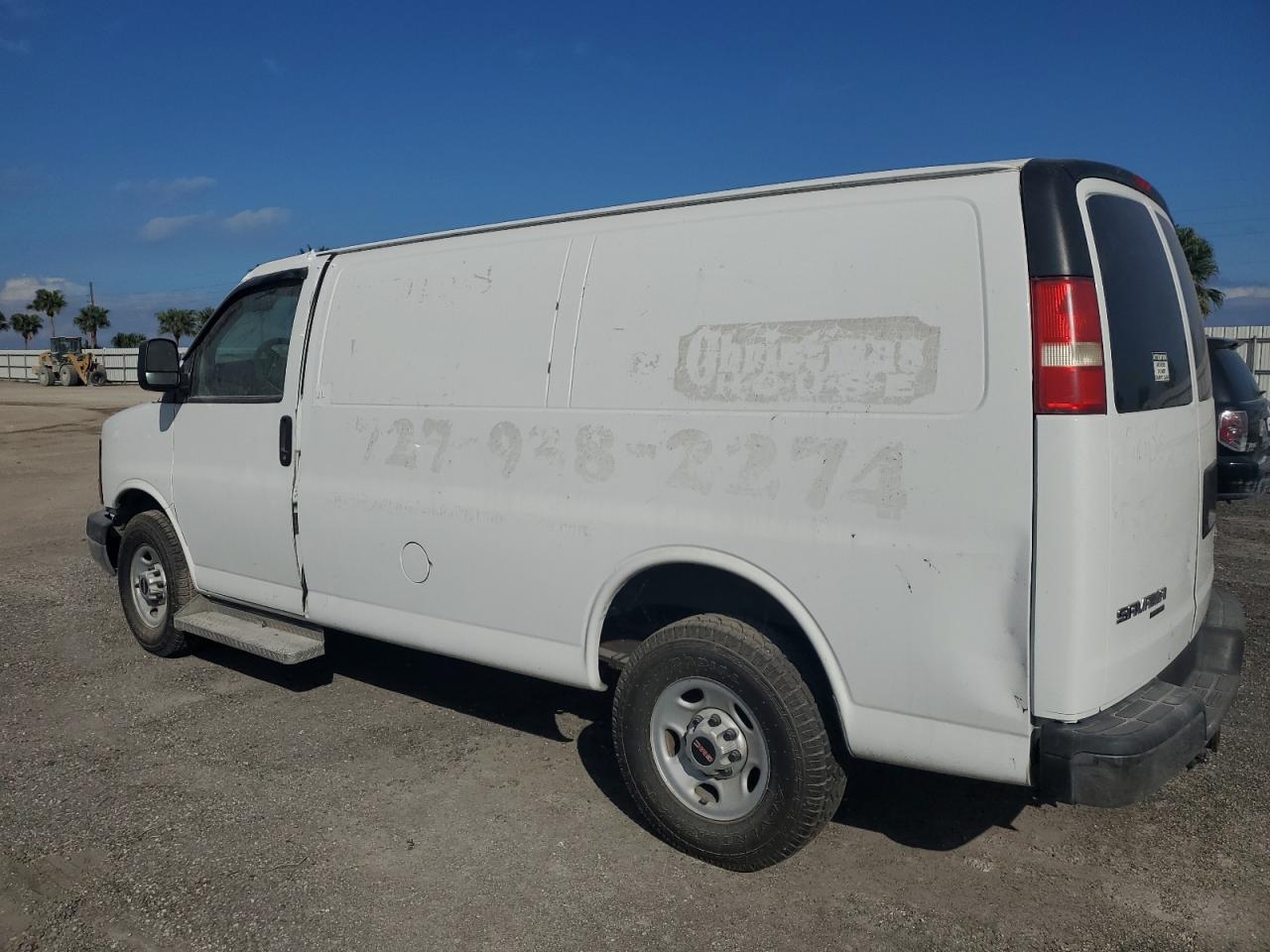 2014 GMC Savana - Image 2