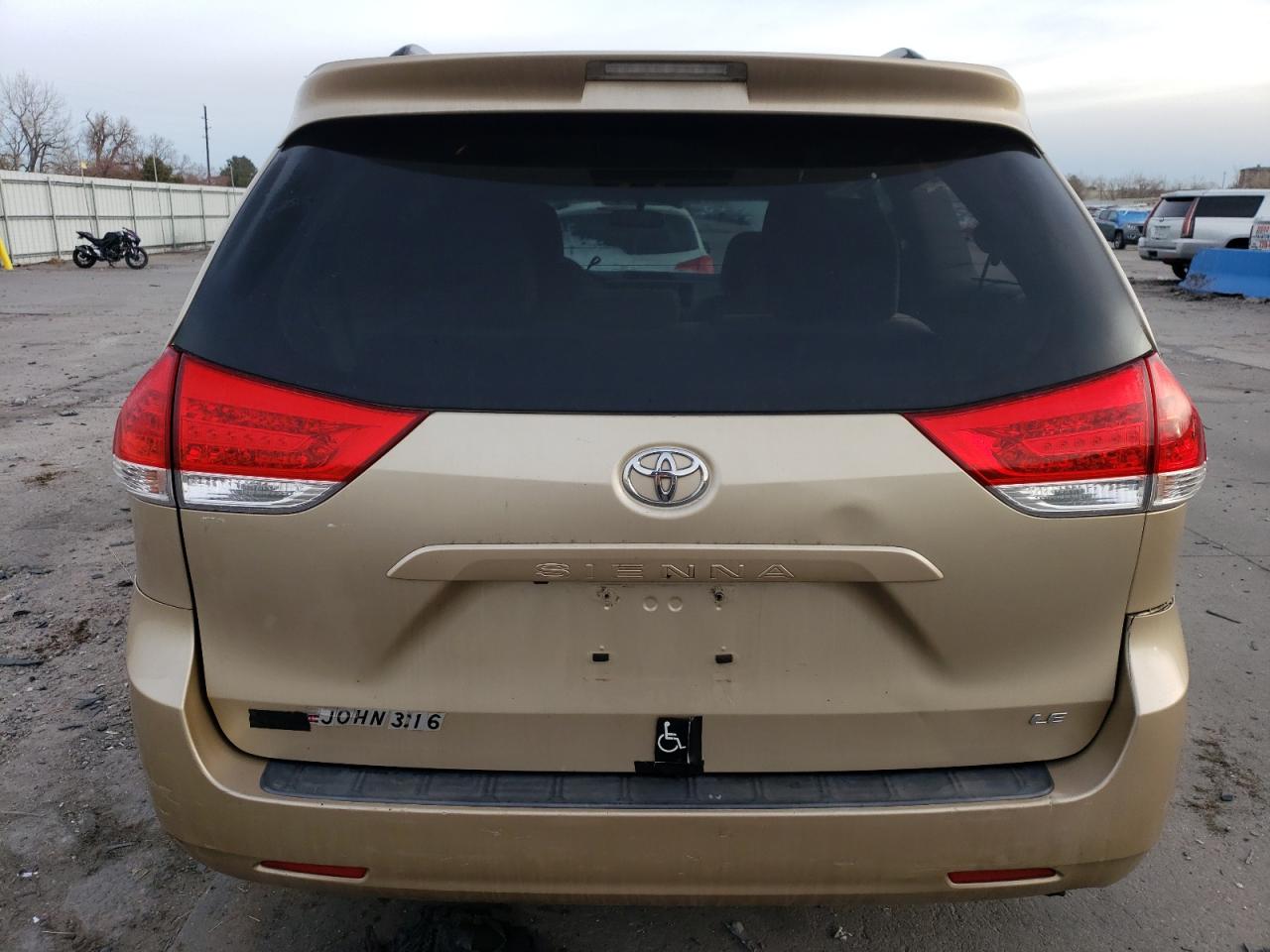 2011 Toyota Sienna - Image 6