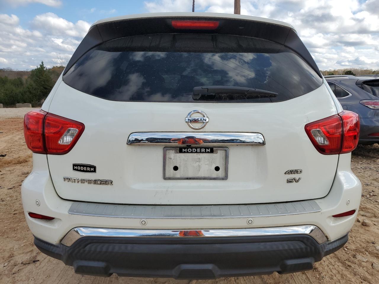 2018 Nissan Pathfinder S VIN: 5N1DR2MM2JC637869 Lot: 79934234