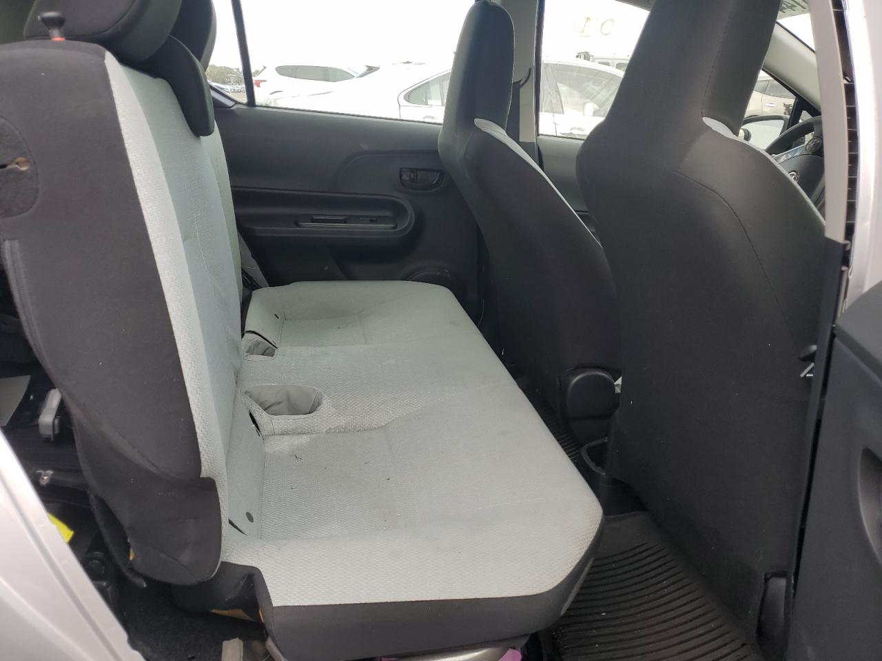 2018 Toyota Prius - Image 10