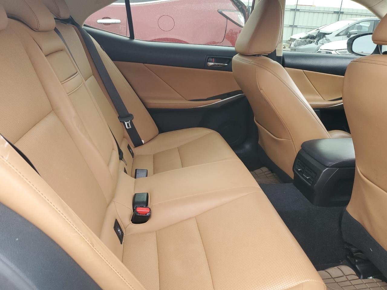 2016 Lexus IS - Image 10
