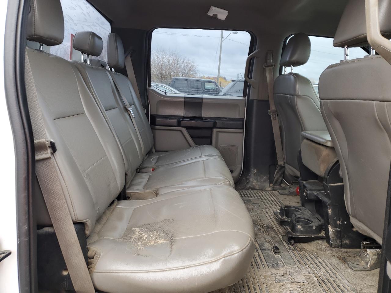 2017 Ford F350 - Image 10