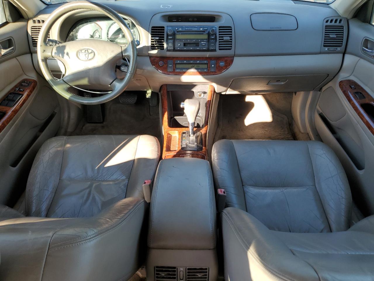 2002 Toyota Camry Le VIN: JTDBF30K520003957 Lot: 81062614