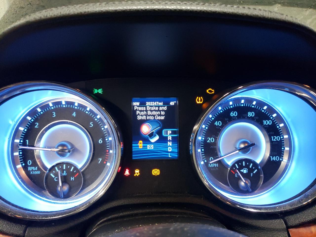 2013 Chrysler 300 - Image 9