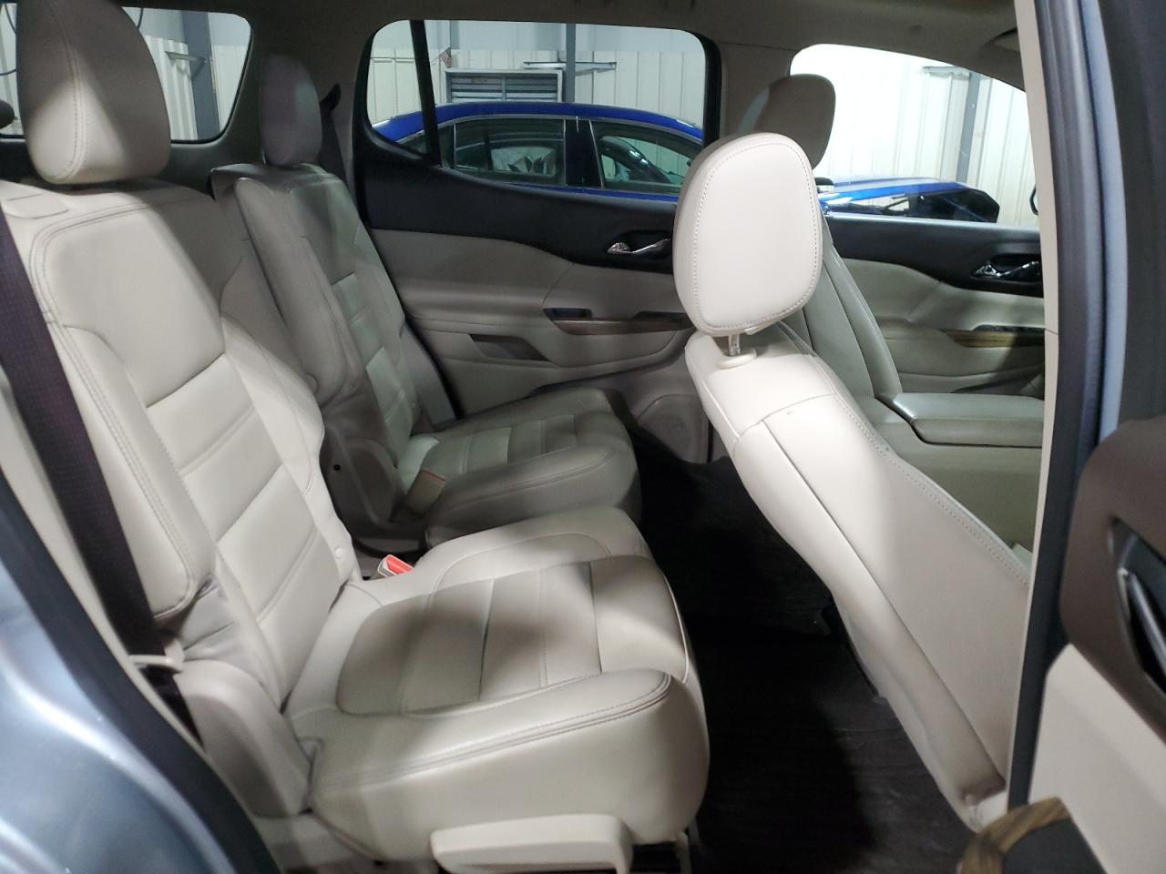 2017 GMC Acadia - Image 11