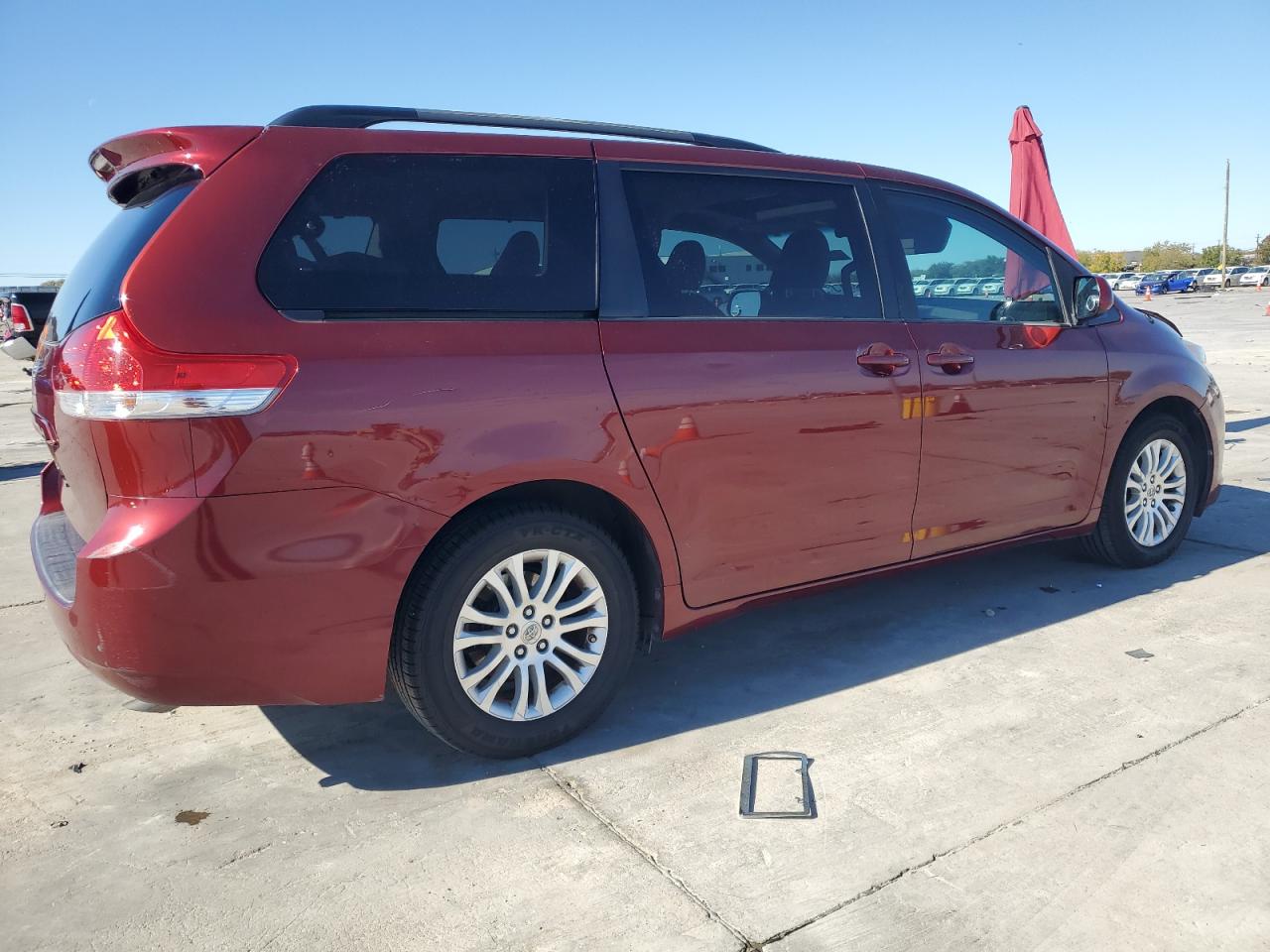 2011 Toyota Sienna - Image 3