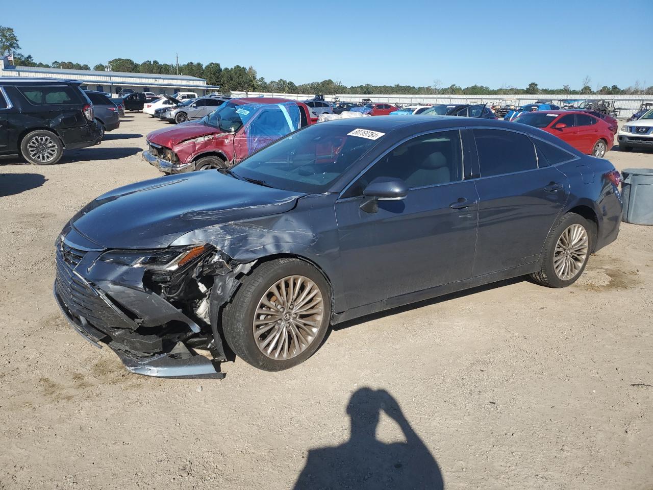 2019 Toyota Avalon - Image 1