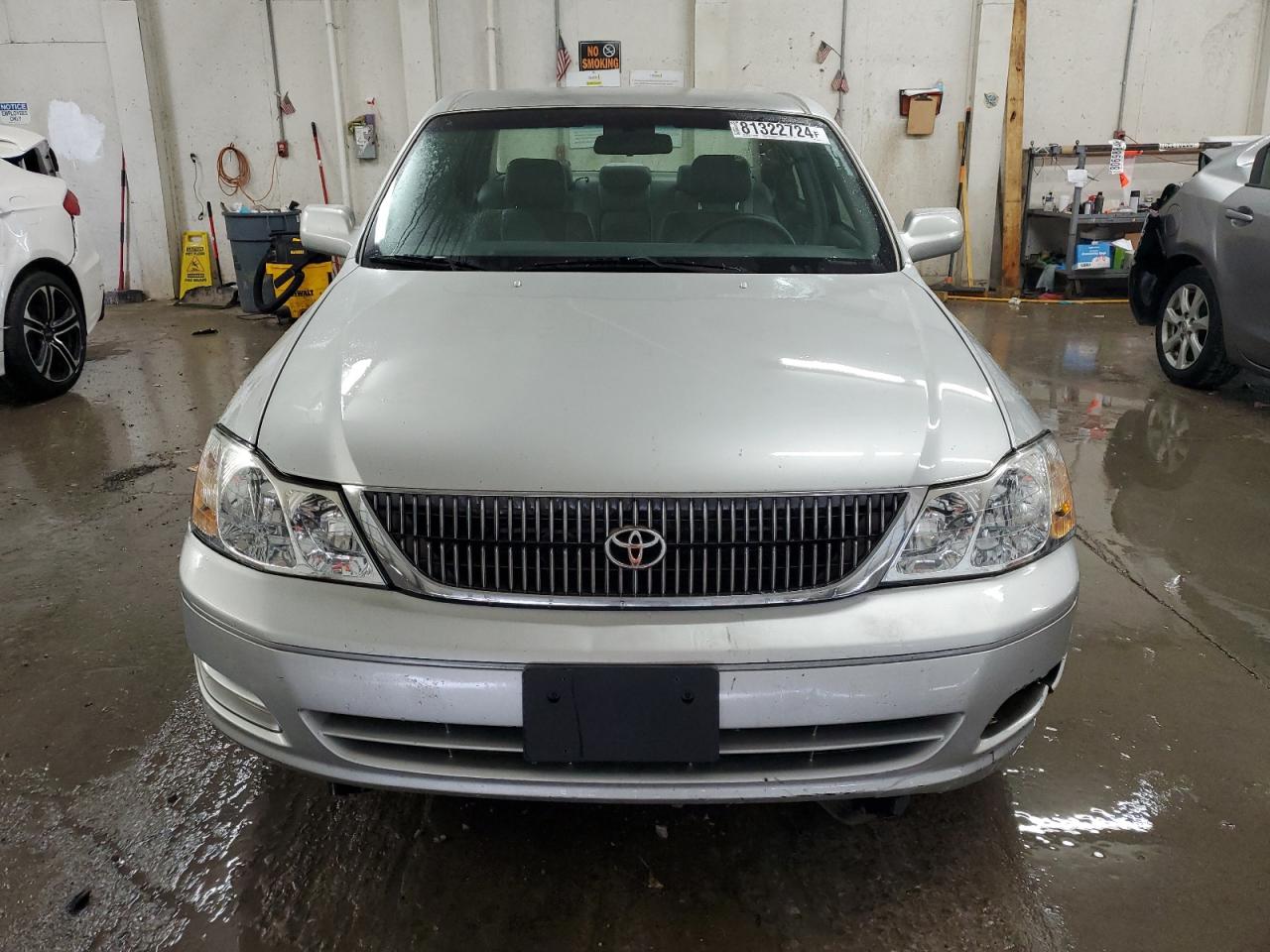 2002 Toyota Avalon - Image 5