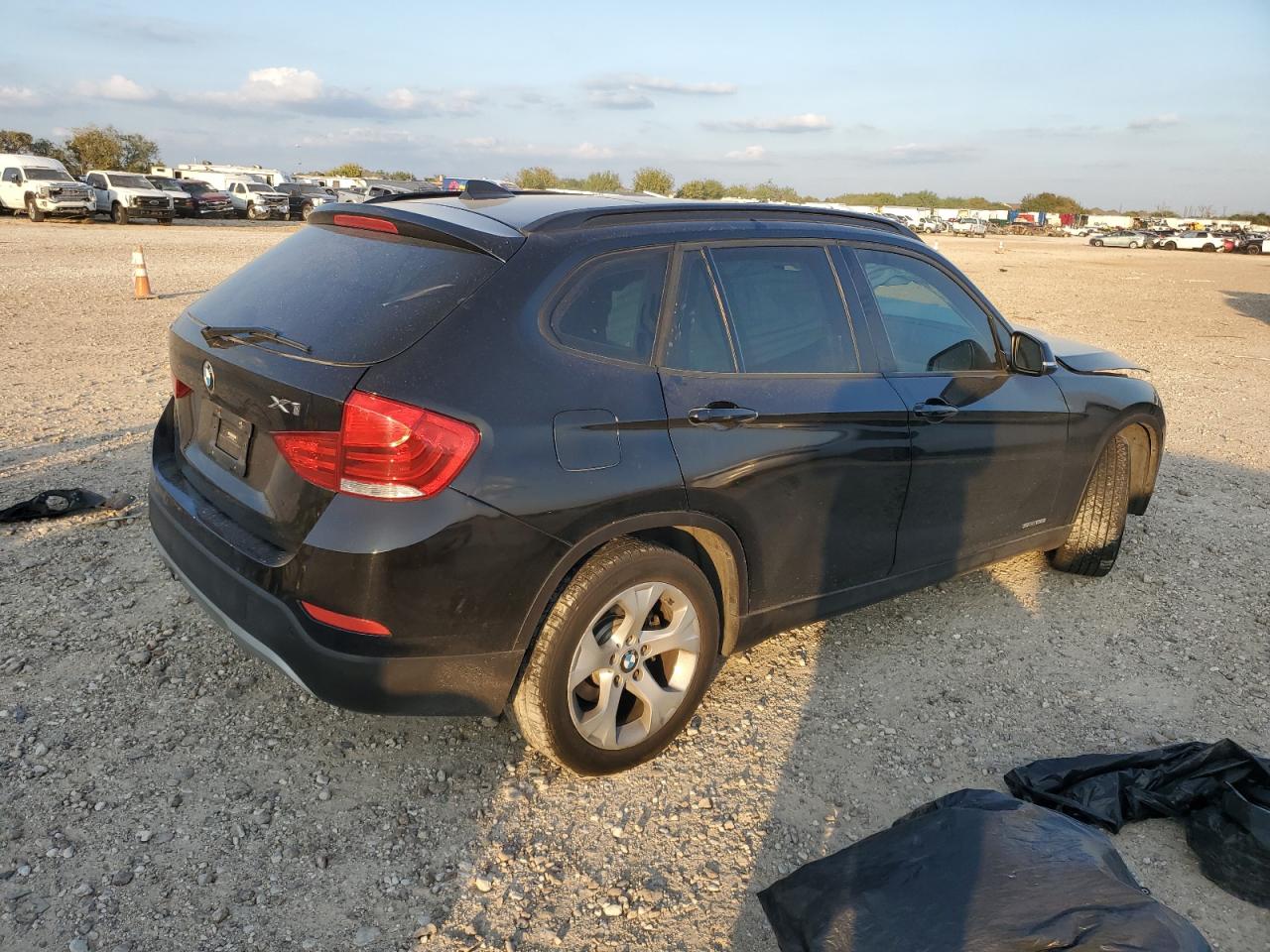 VIN WBAVM1C5XFV319440 2015 BMW X1 no.3