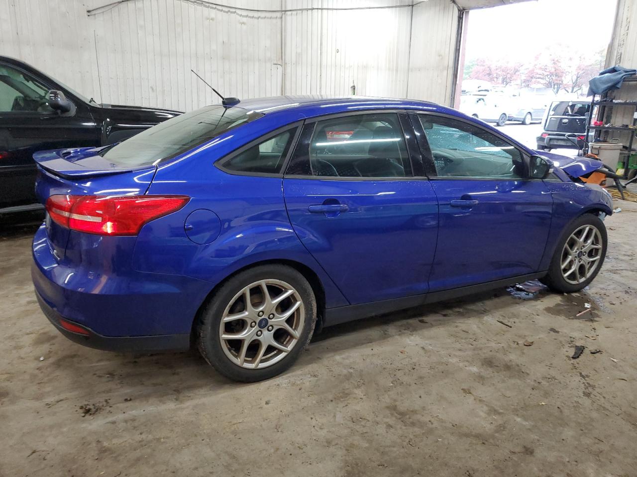 VIN 1FADP3F29FL306327 2015 FORD FOCUS no.3