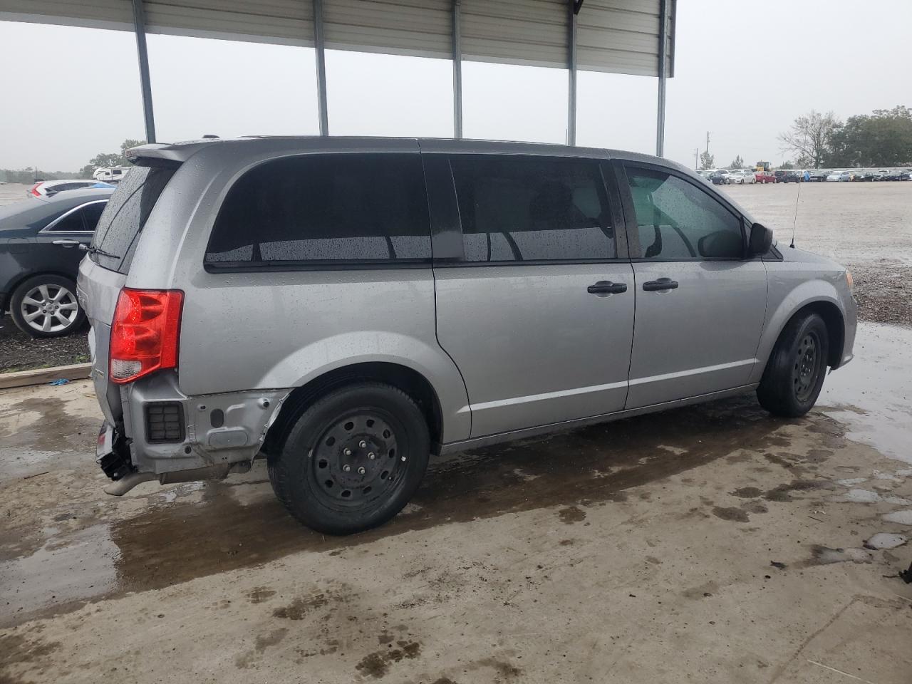 2019 Dodge Caravan - Image 3