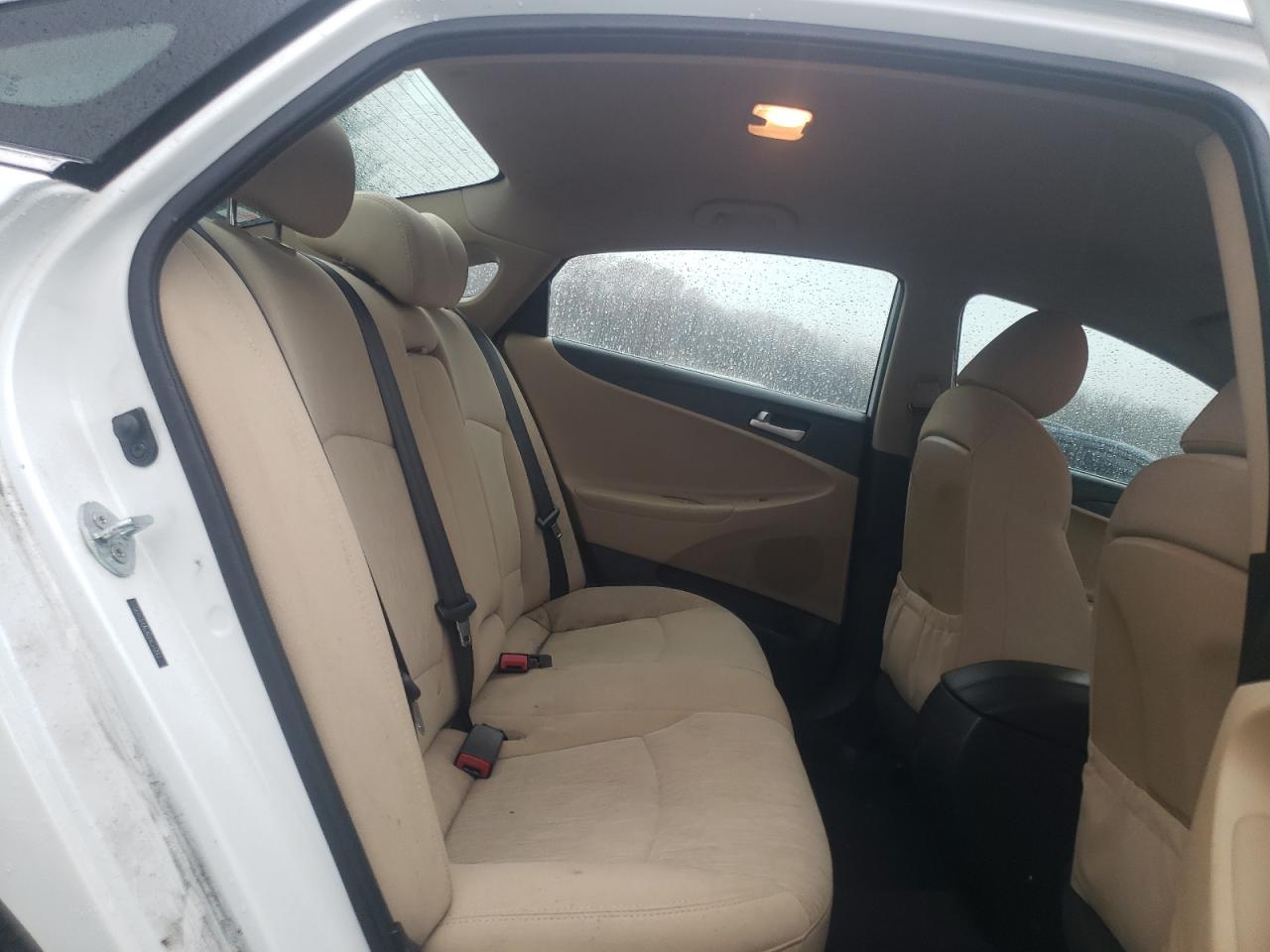 2013 Hyundai Sonata - Image 10
